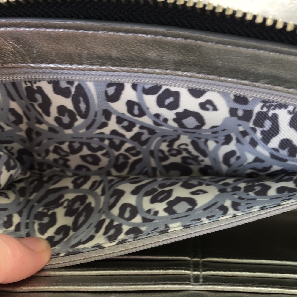 Coach Poppy Long Zip Around Wallet/clutch/Coach Tag Excellent Condition. - Picture 9 of 9